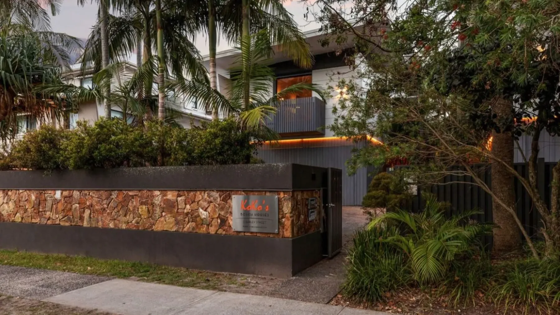 Kokos Beach House 1 – beachside luxury with pool