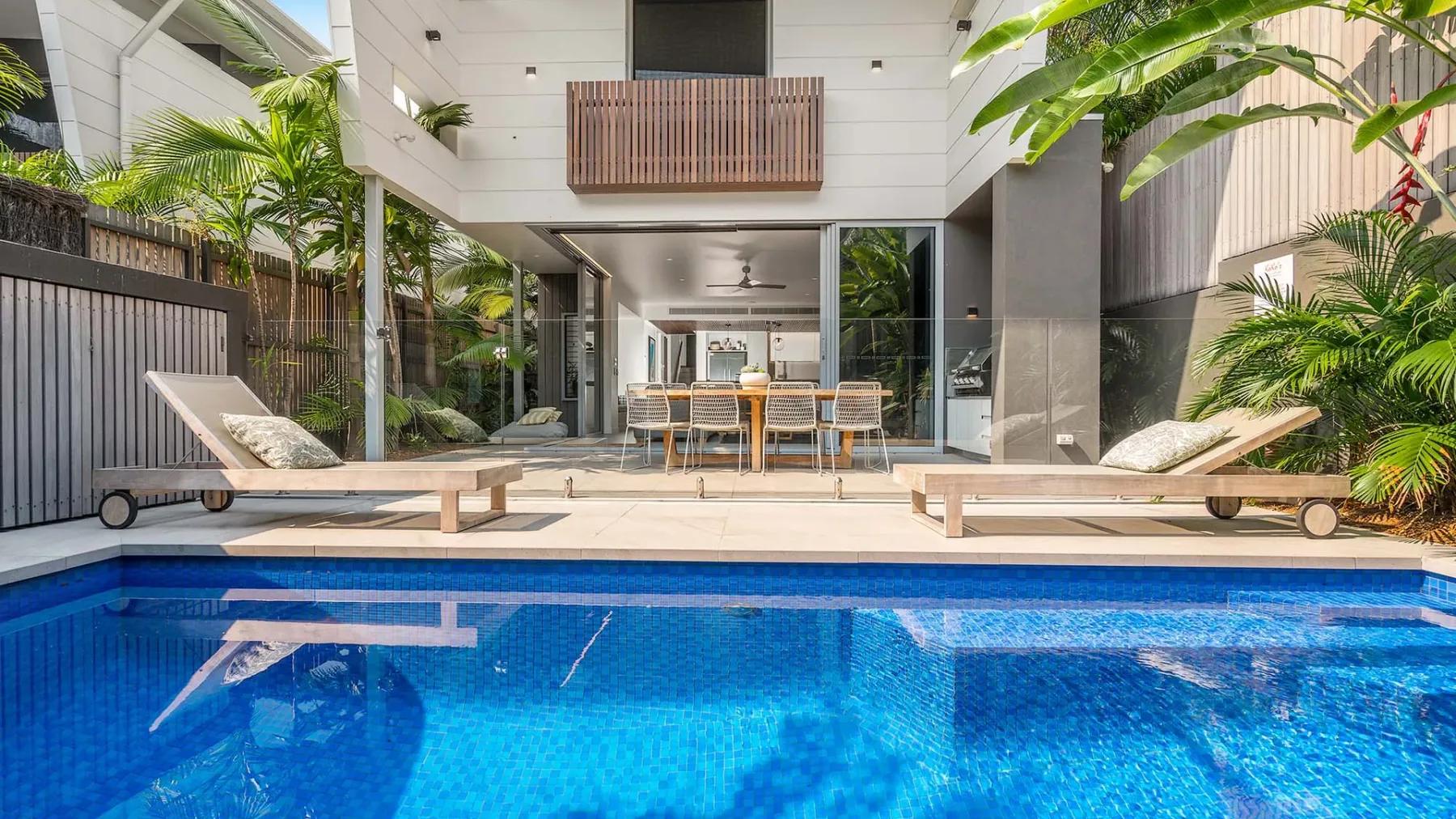 Kokos Beach House 1 – beachside luxury with pool