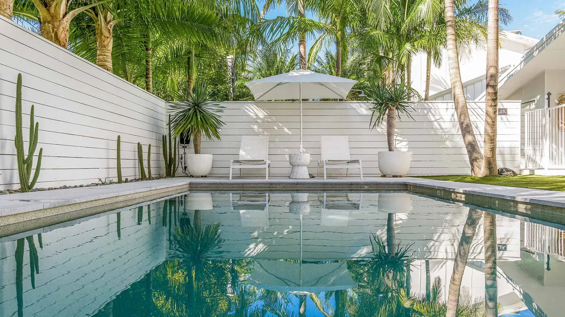 The Chalet – designer 3 BR retreat with pool