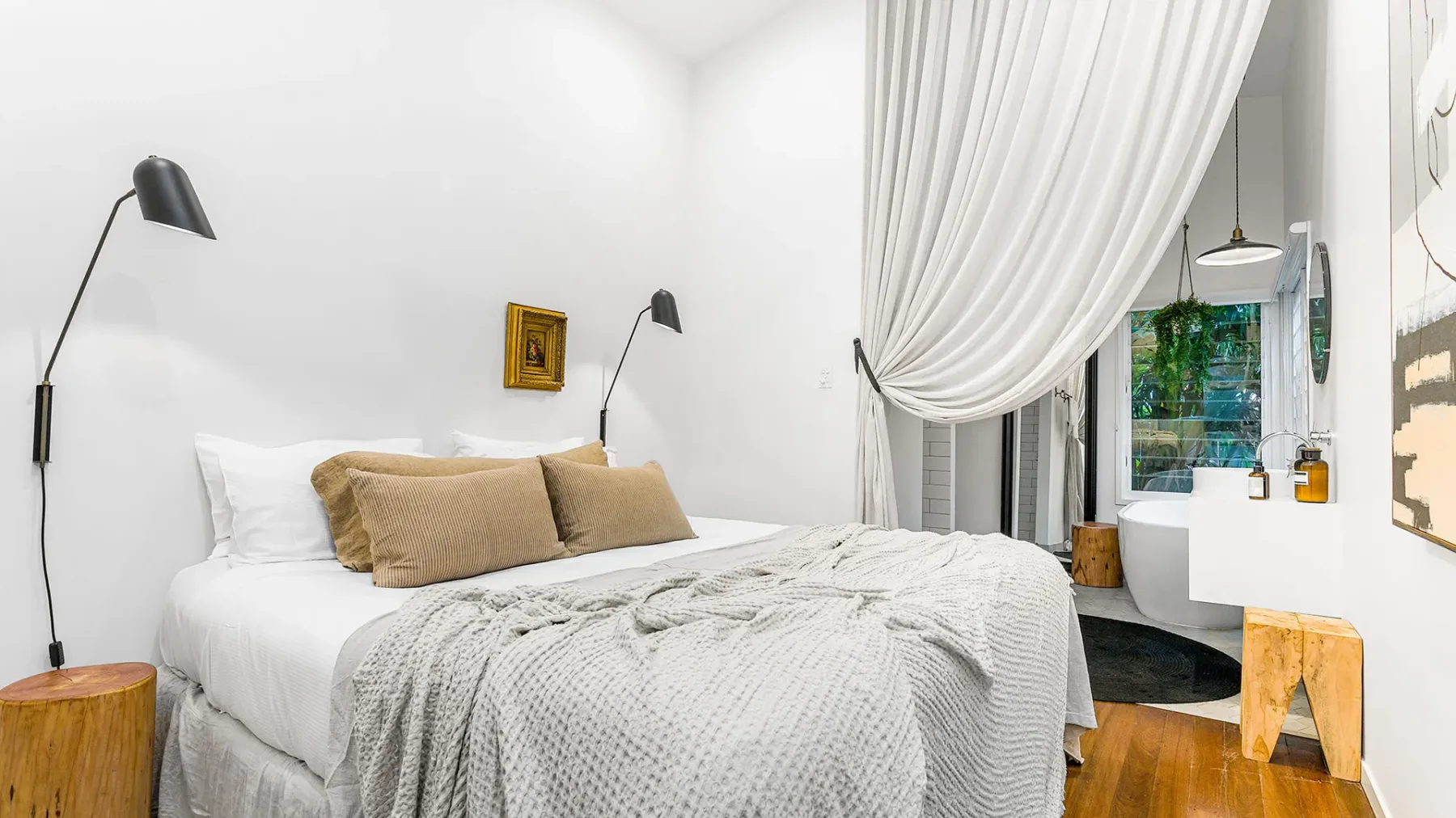 The Chalet – designer 3 BR retreat with pool