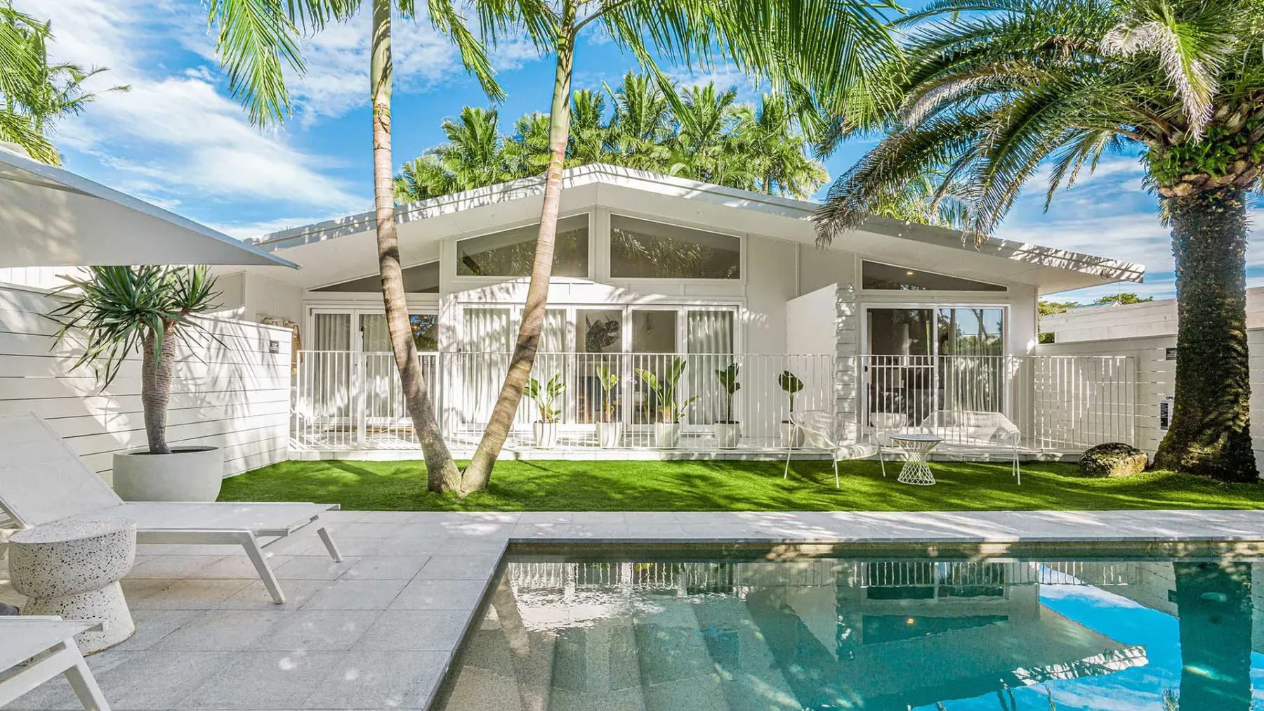 The Chalet – designer 3 BR retreat with pool