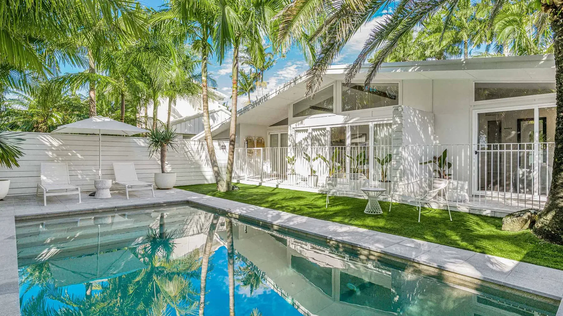 The Chalet – designer 3 BR retreat with pool