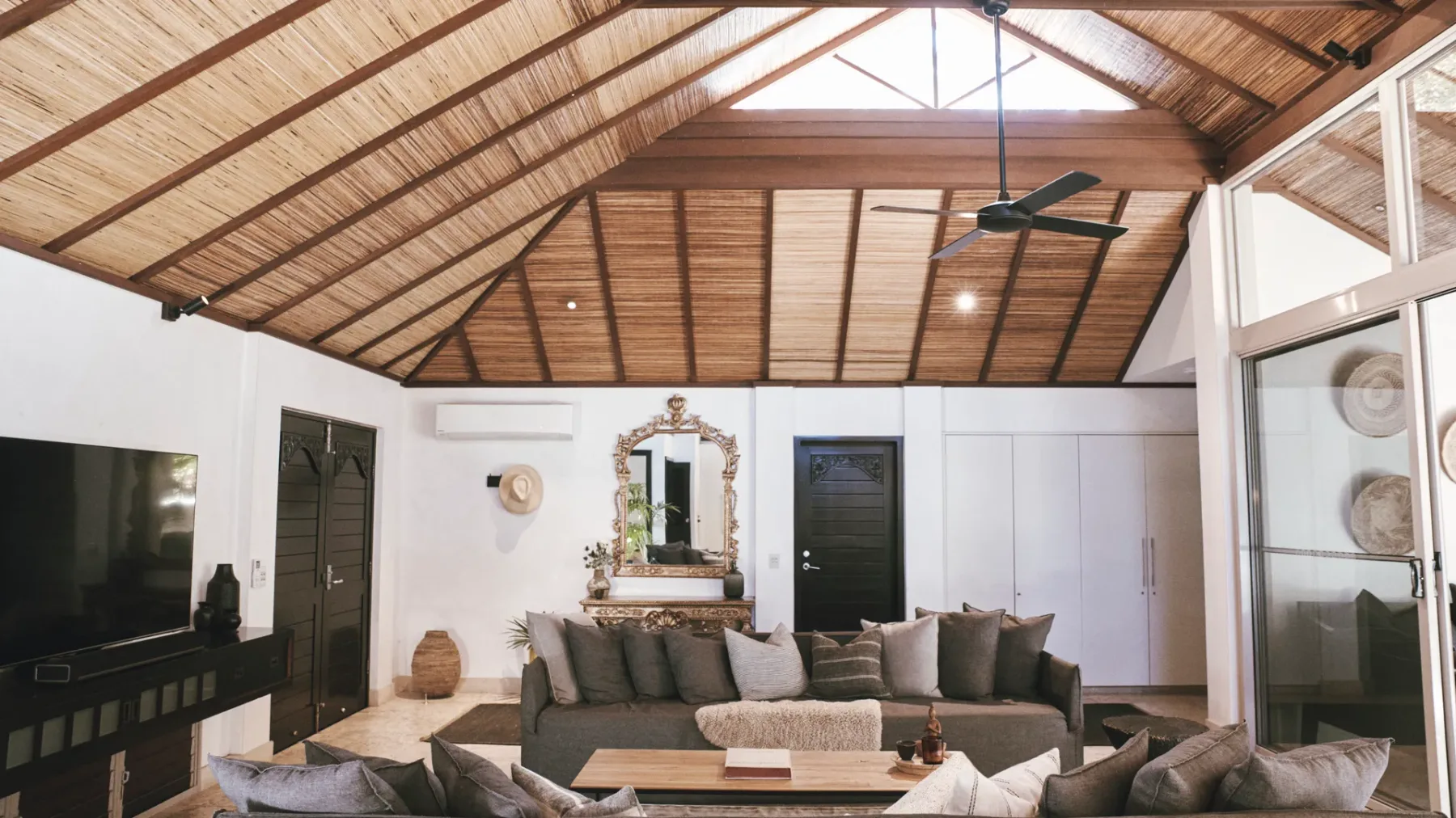 Grand Luxe Villa B – 19B Gordon St