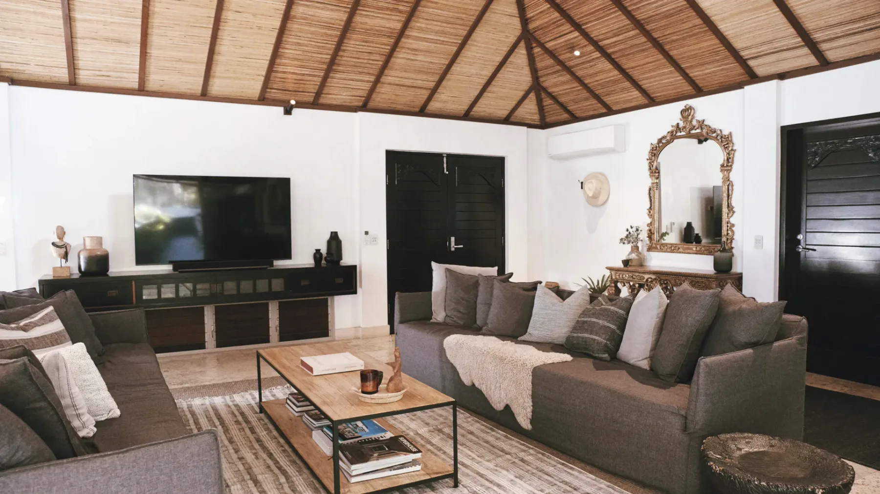 Grand Luxe Villa B – 19B Gordon St
