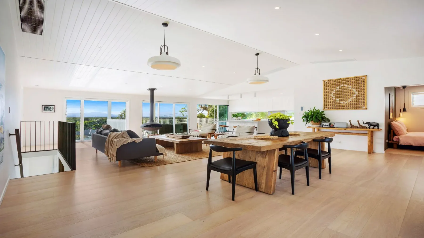 Twilight – hilltop retreat with pool & scenic views