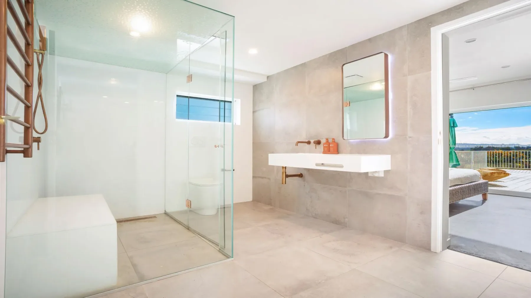 Twilight – hilltop retreat with pool & scenic views