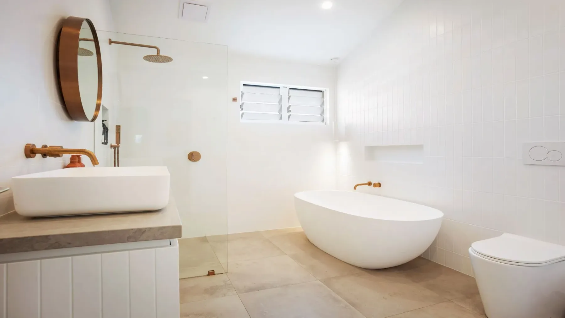 Twilight – hilltop retreat with pool & scenic views