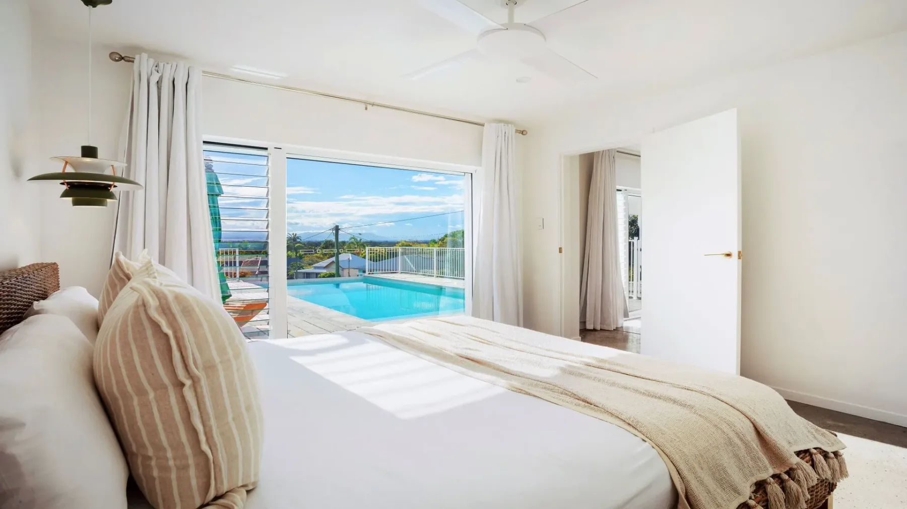 Twilight – hilltop retreat with pool & scenic views