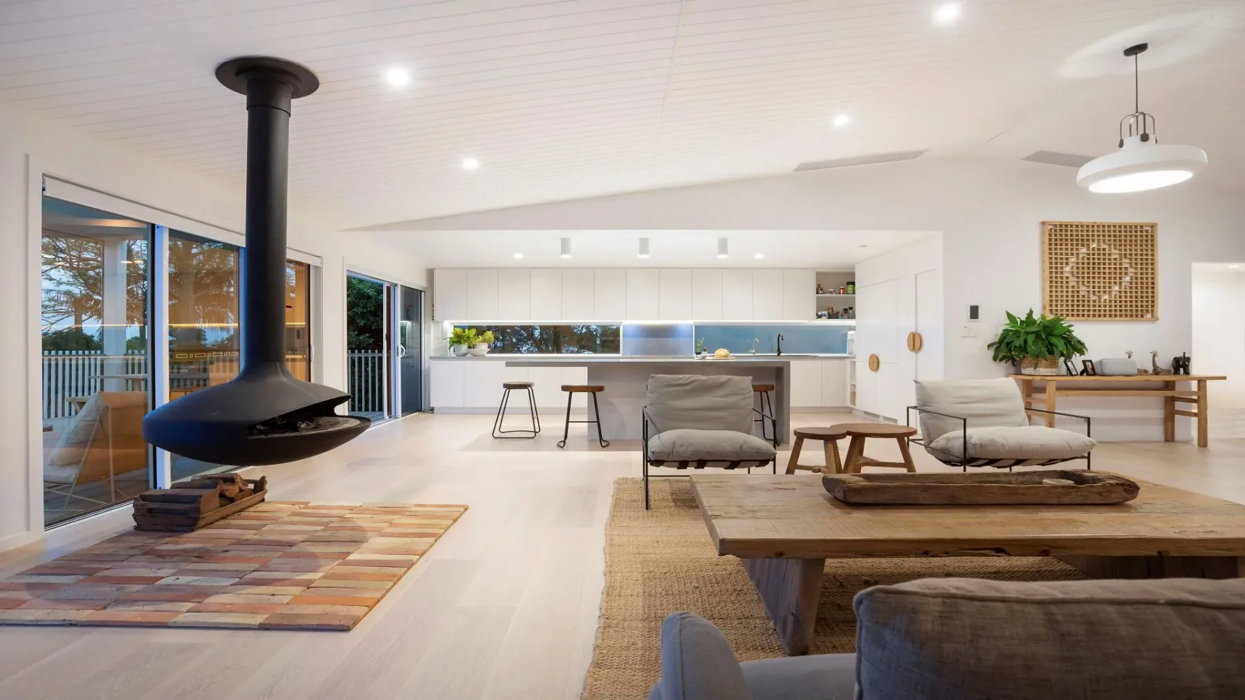 Twilight – hilltop retreat with pool & scenic views