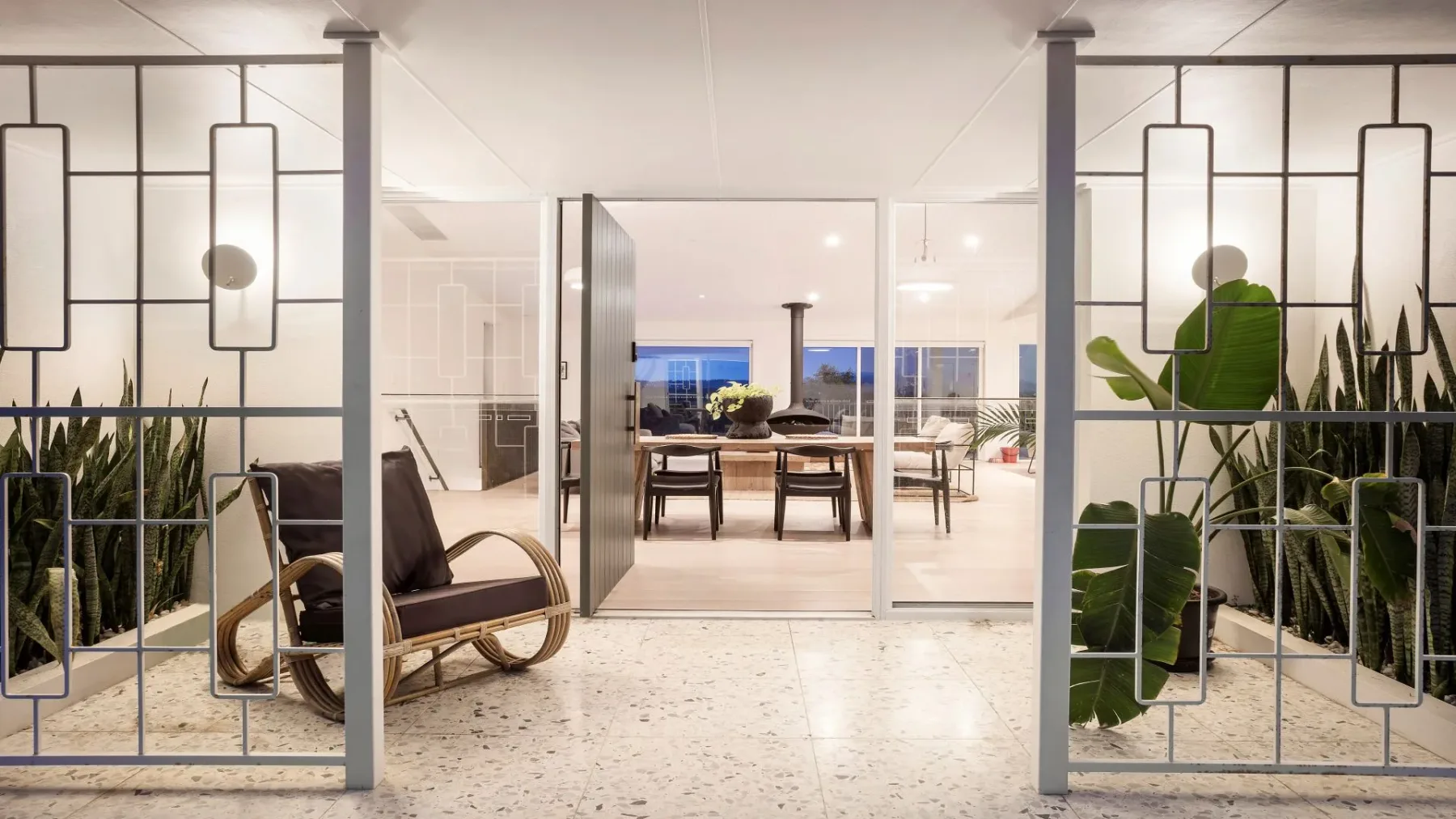 Twilight – hilltop retreat with pool & scenic views