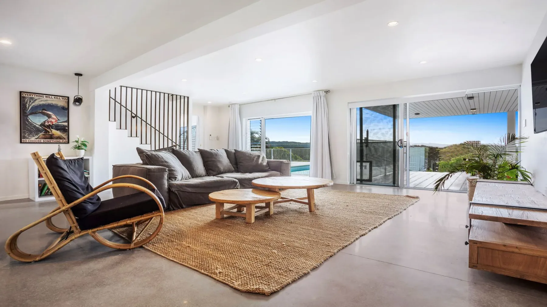 Twilight – hilltop retreat with pool & scenic views