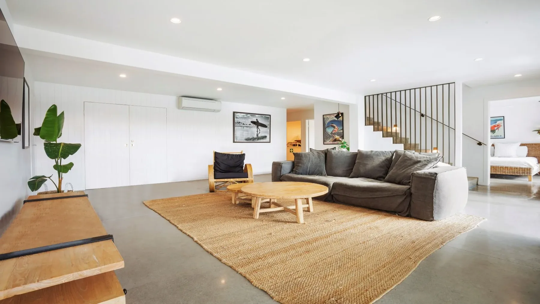 Twilight – hilltop retreat with pool & scenic views