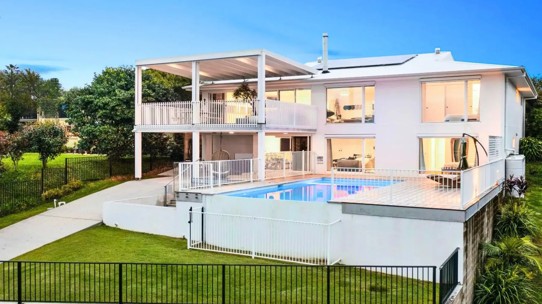 Twilight – hilltop retreat with pool & scenic views