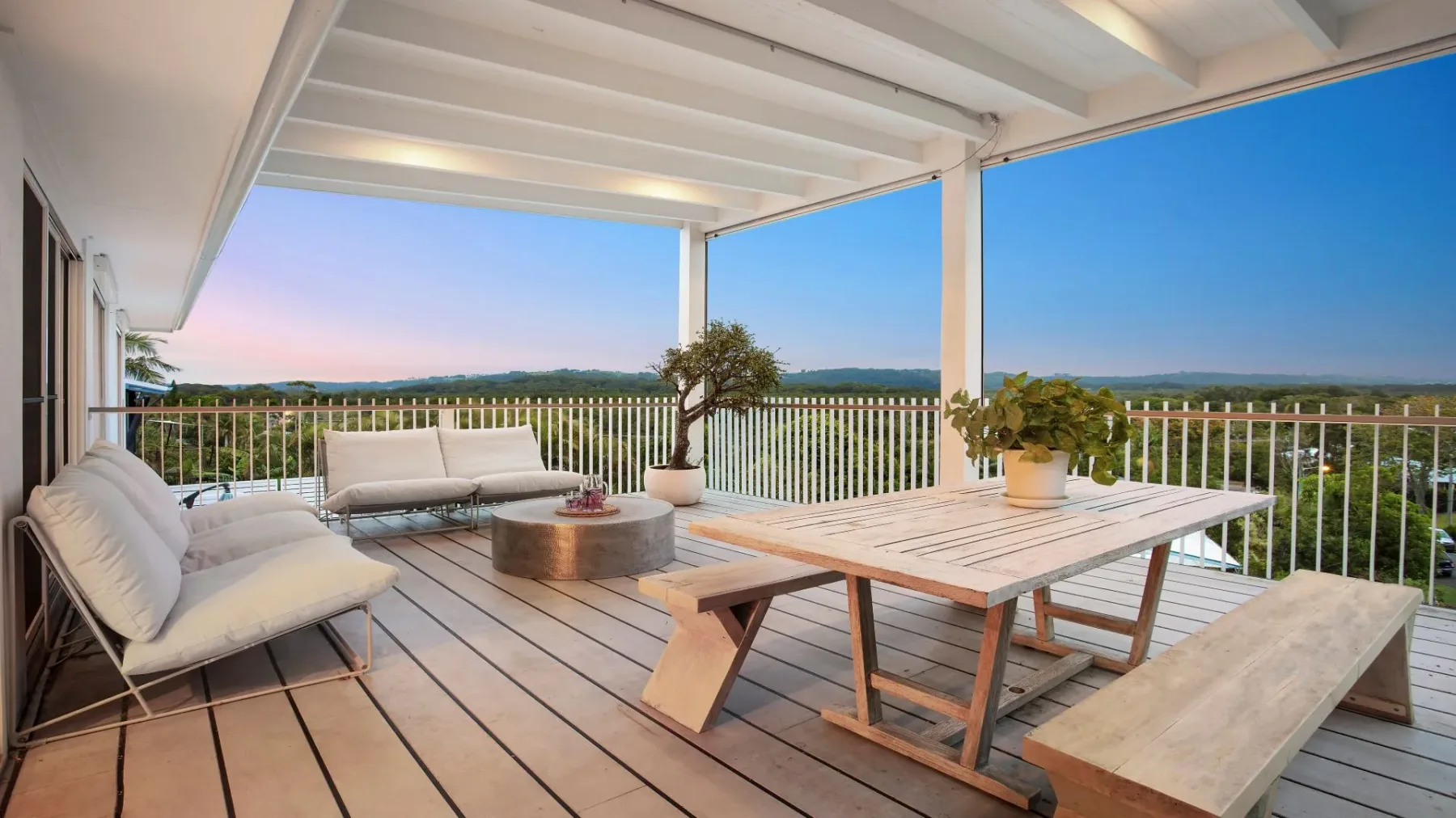 Twilight – hilltop retreat with pool & scenic views