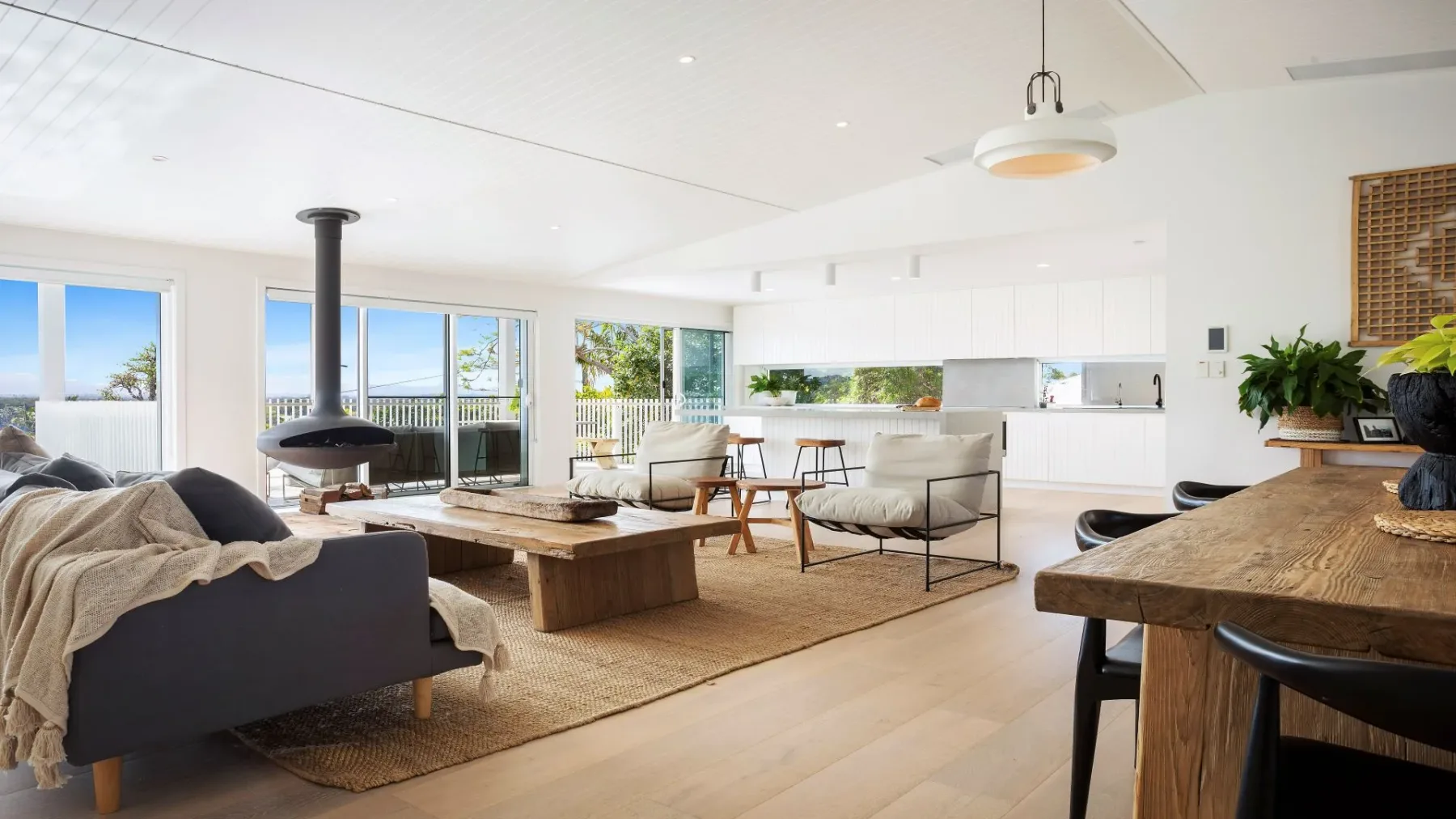 Twilight – hilltop retreat with pool & scenic views