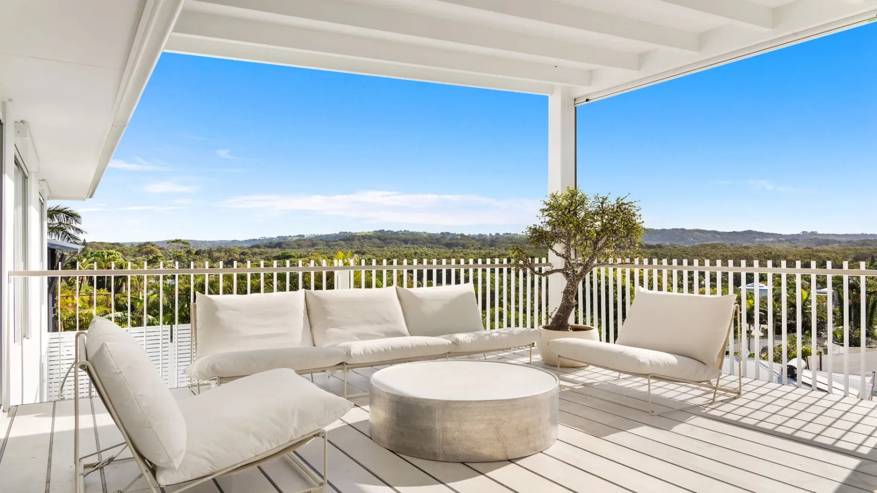 Twilight – hilltop retreat with pool & scenic views