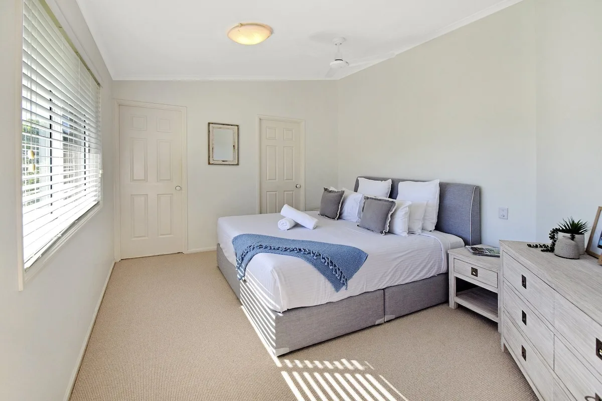 Advance Retreat On Sunrise Beach Noosa