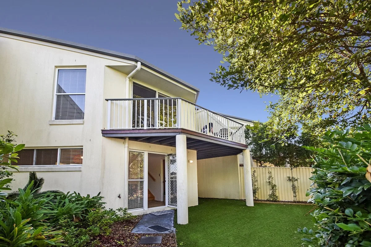 Advance Retreat On Sunrise Beach Noosa