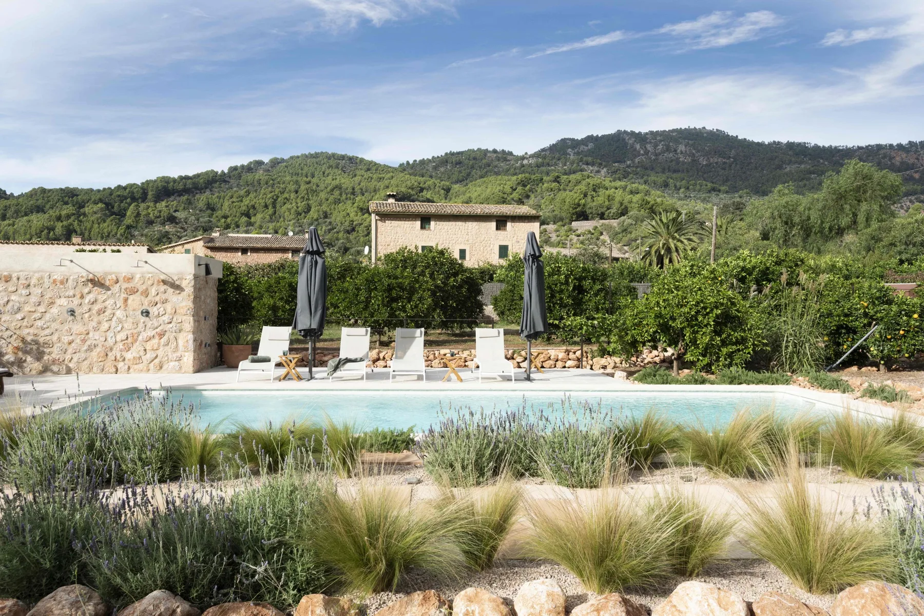 Ca Na Nela