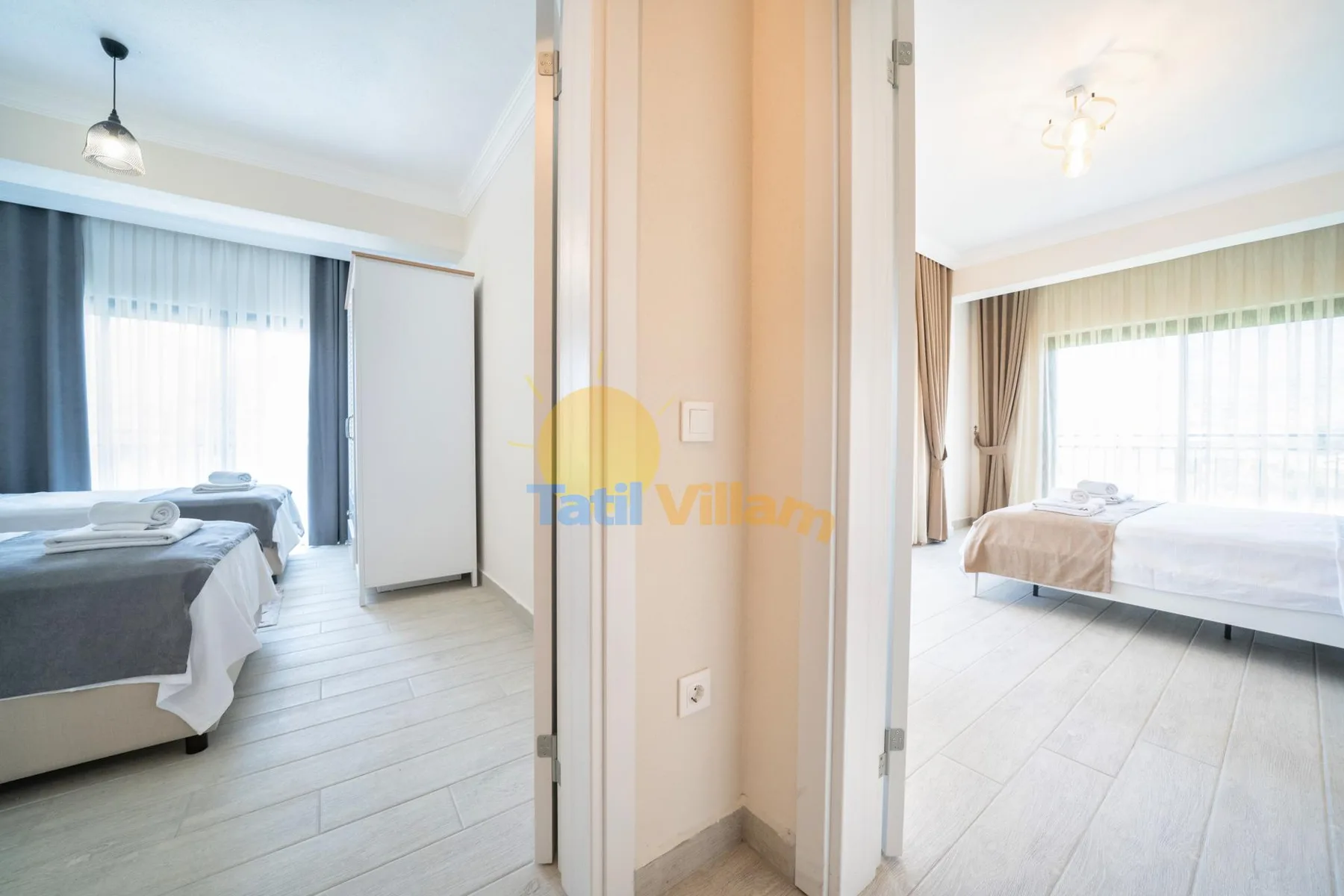 Un dormitorio luminoso con una cama junto a una gran ventana con cortinas.