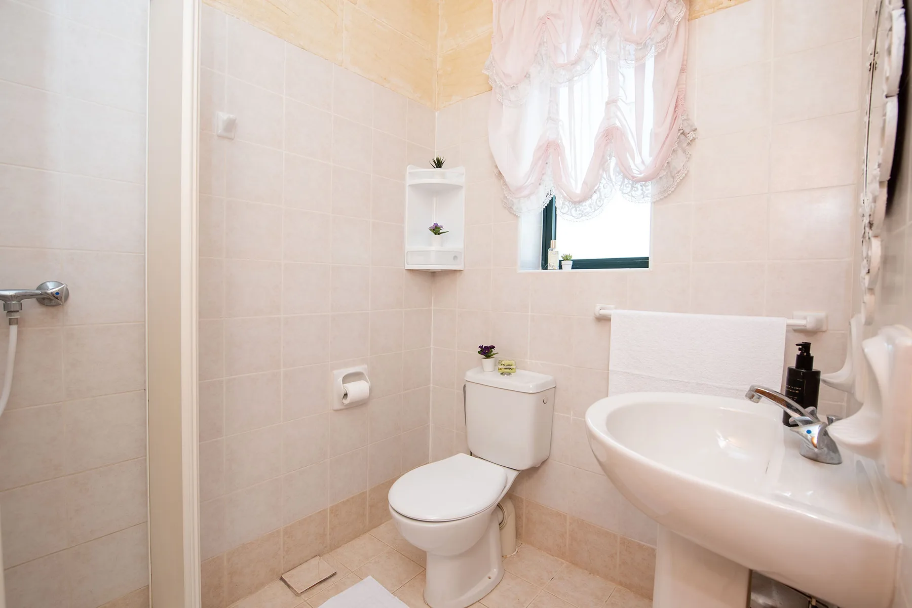 Ta Indri Holiday Home