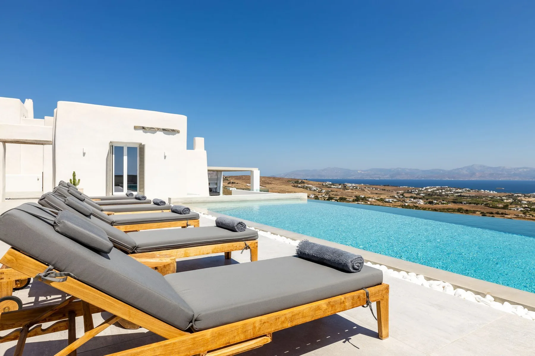 Cranberry Villa in Paros
