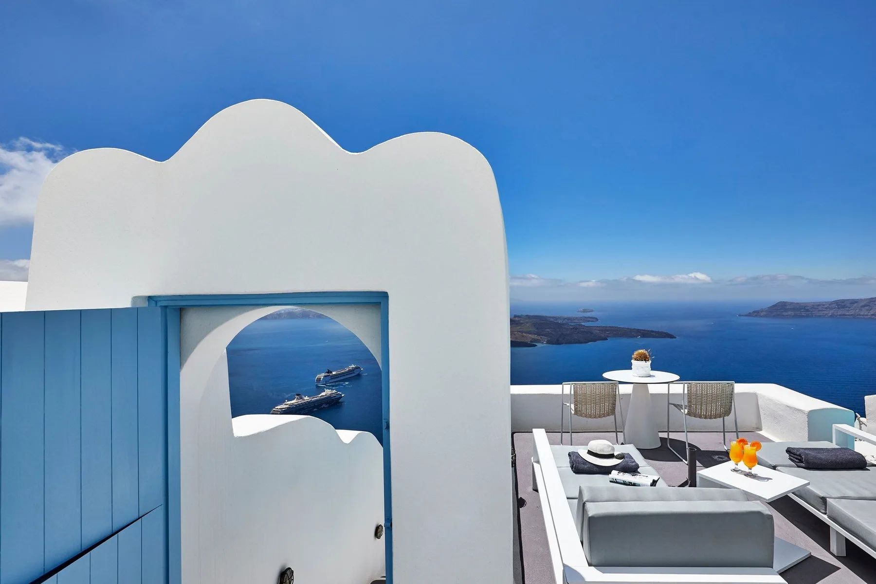 Raelle Villa in Santorini