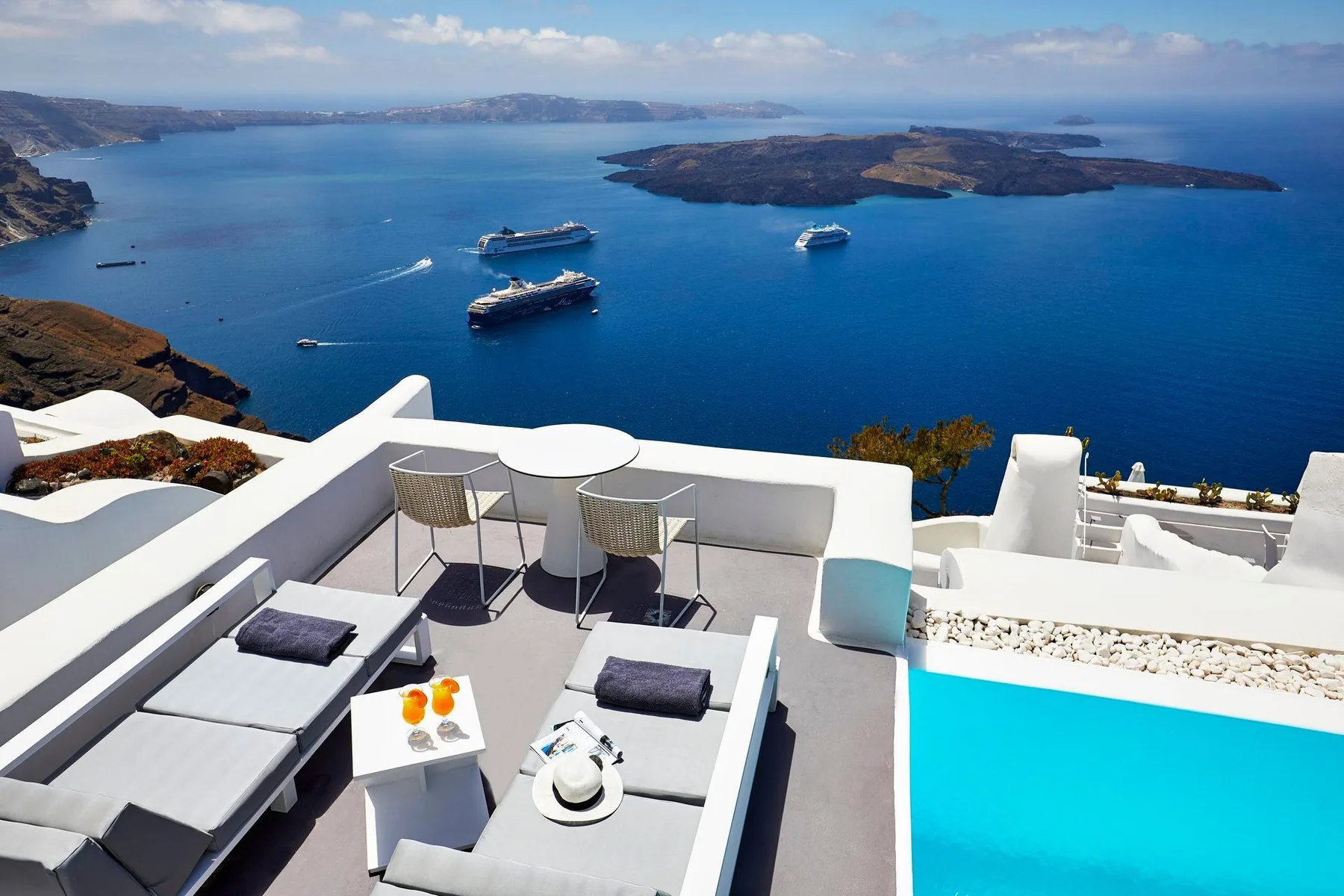 Raelle Villa in Santorini