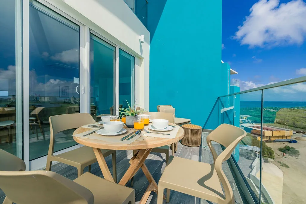 A360.E61- Elegant 3BR Suite with Private Terrace Near Eagle Beach