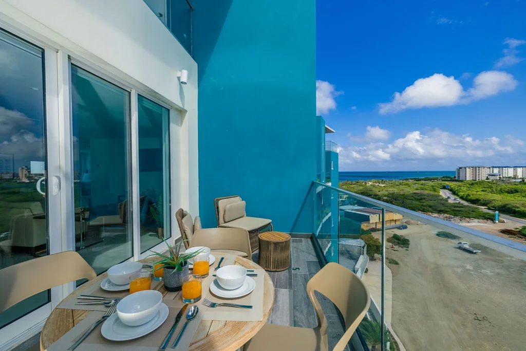 A360.E61- Elegant 3BR Suite with Private Terrace Near Eagle Beach
