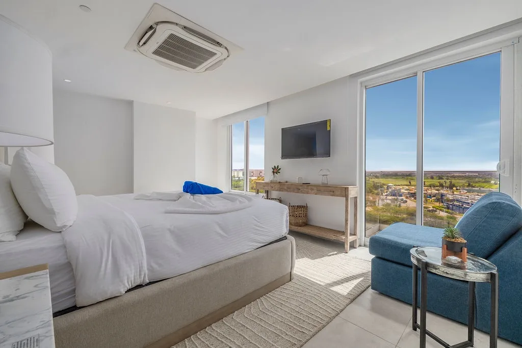 A360.E61- Elegant 3BR Suite with Private Terrace Near Eagle Beach