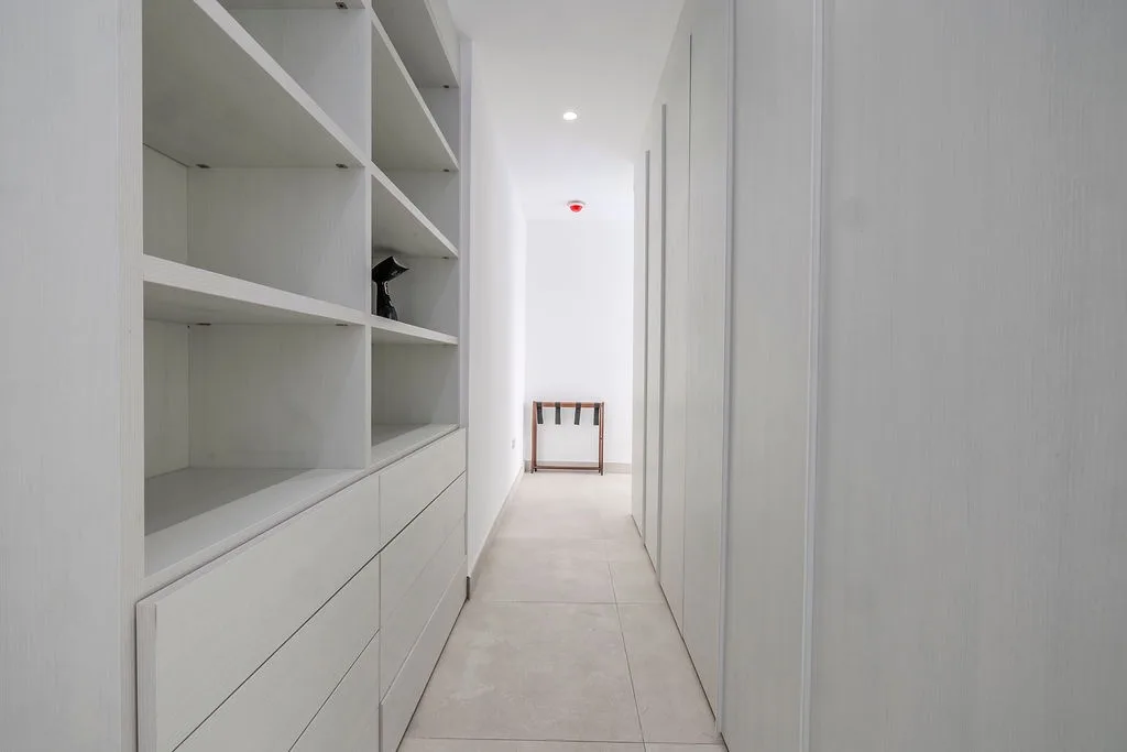 A360.E61- Elegant 3BR Suite with Private Terrace Near Eagle Beach