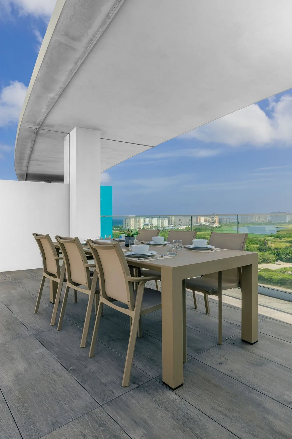 A360.E61- Elegant 3BR Suite with Private Terrace Near Eagle Beach