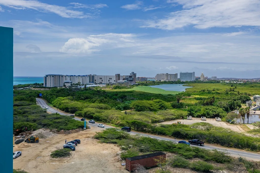 A360.E61- Elegant 3BR Suite with Private Terrace Near Eagle Beach