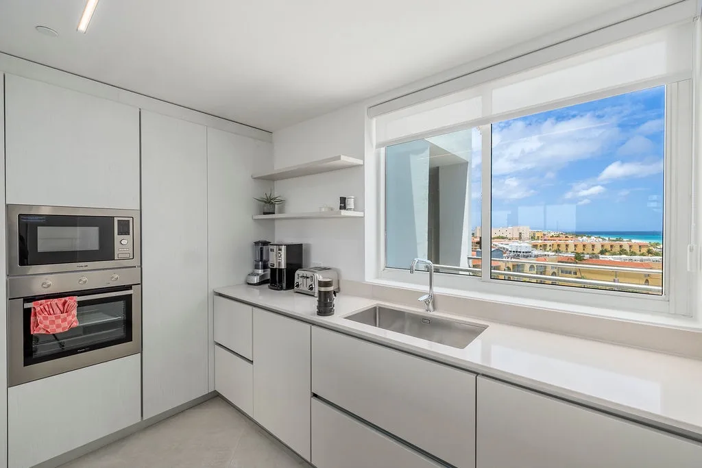 A360.E61- Elegant 3BR Suite with Private Terrace Near Eagle Beach