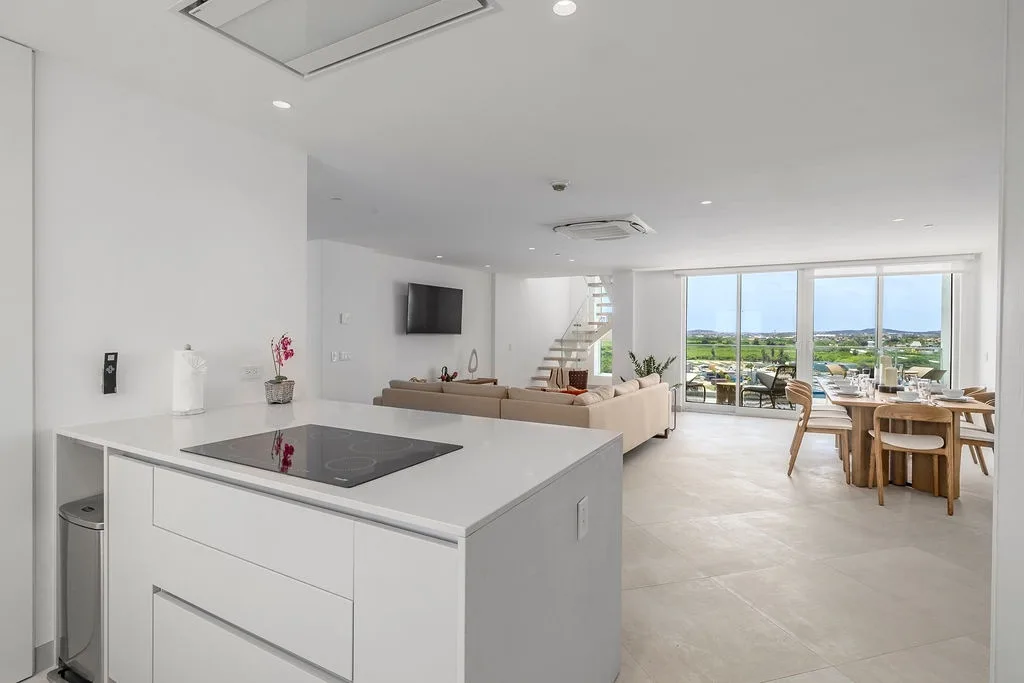A360.E61- Elegant 3BR Suite with Private Terrace Near Eagle Beach