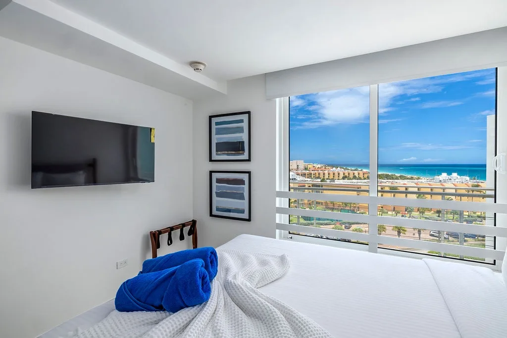 A360.E61- Elegant 3BR Suite with Private Terrace Near Eagle Beach