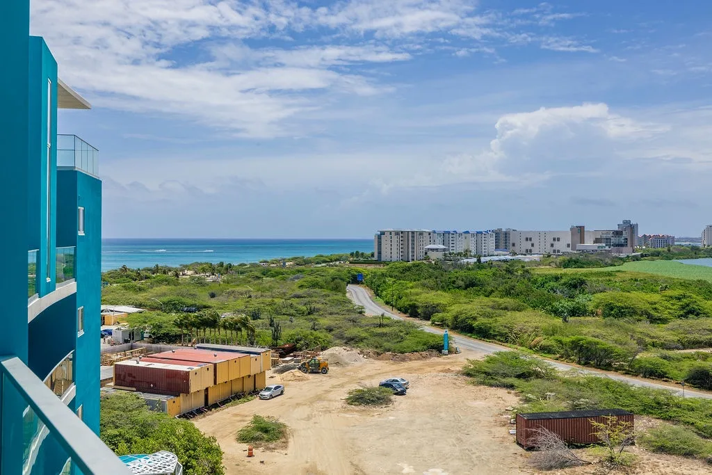 A360.E61- Elegant 3BR Suite with Private Terrace Near Eagle Beach