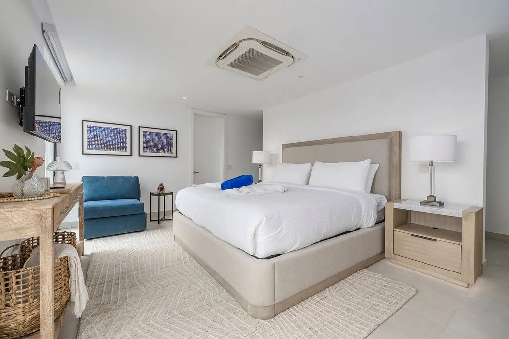A360.E61- Elegant 3BR Suite with Private Terrace Near Eagle Beach