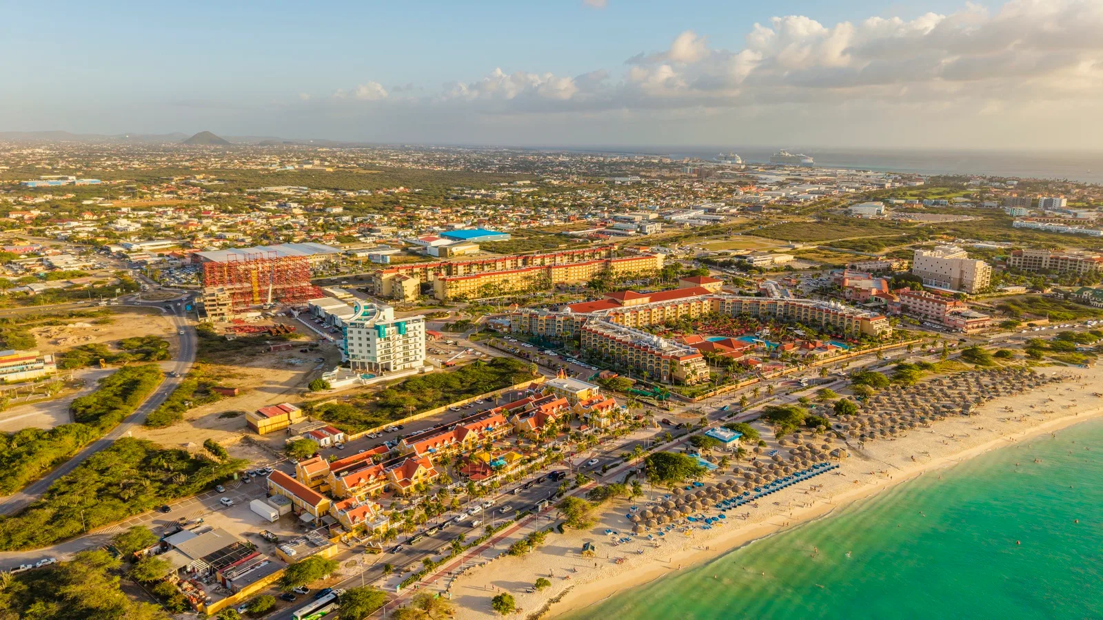 A360.E61- Elegant 3BR Suite with Private Terrace Near Eagle Beach