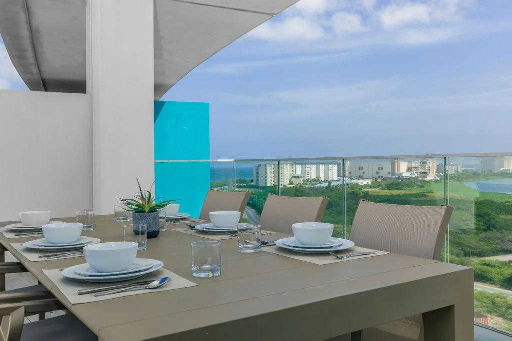 A360.E61- Elegant 3BR Suite with Private Terrace Near Eagle Beach