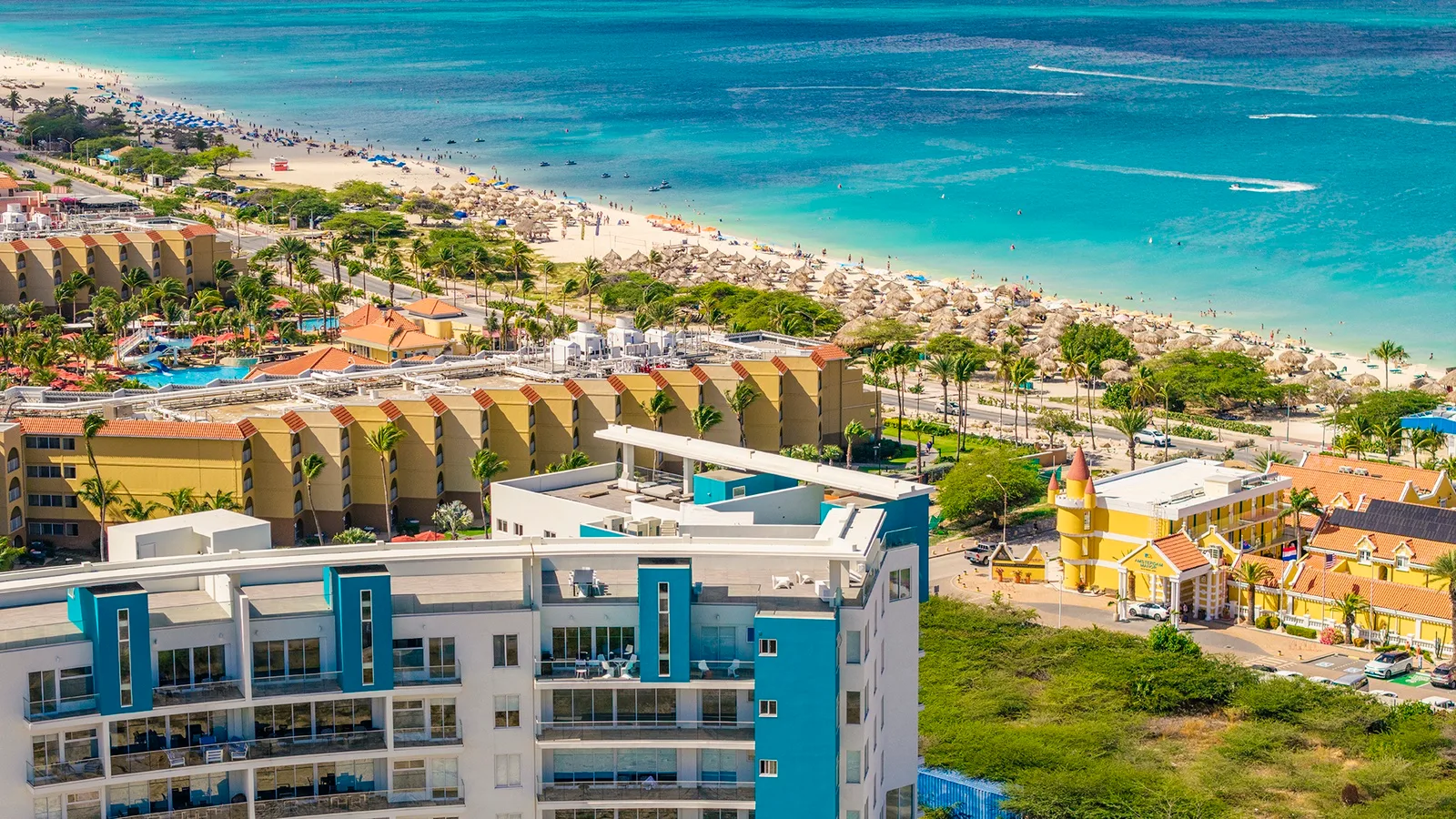A360.E61- Elegant 3BR Suite with Private Terrace Near Eagle Beach