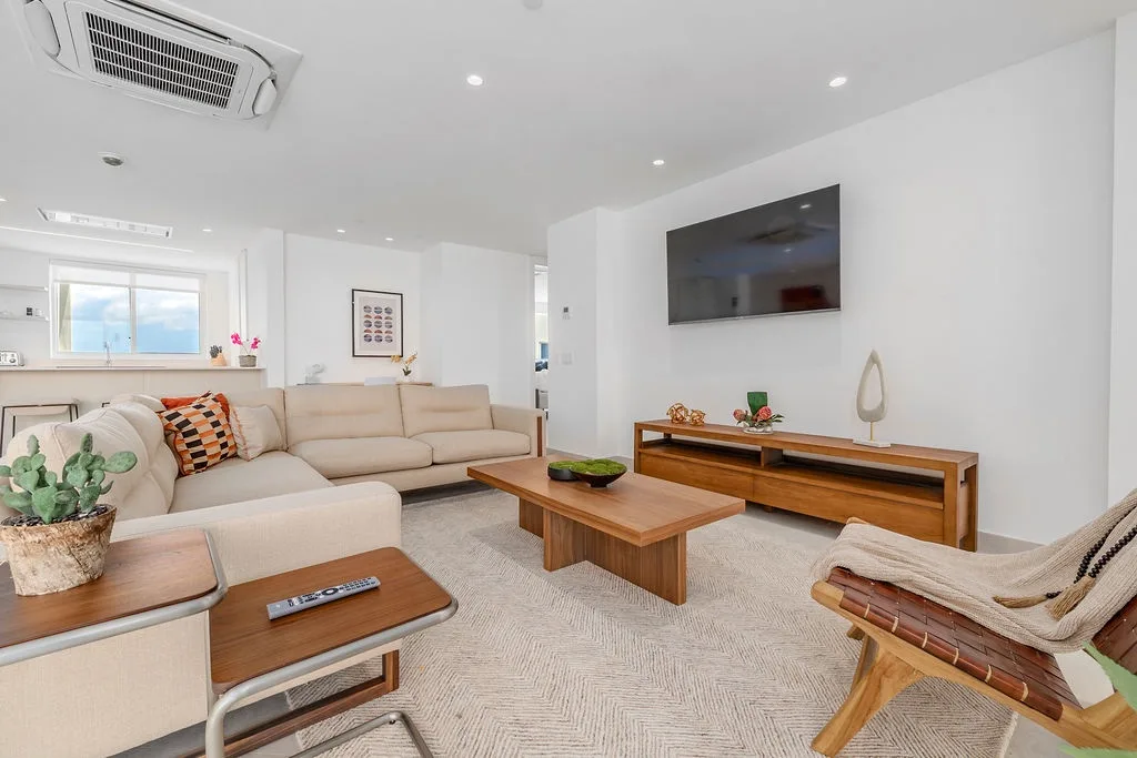 A360.E61- Elegant 3BR Suite with Private Terrace Near Eagle Beach