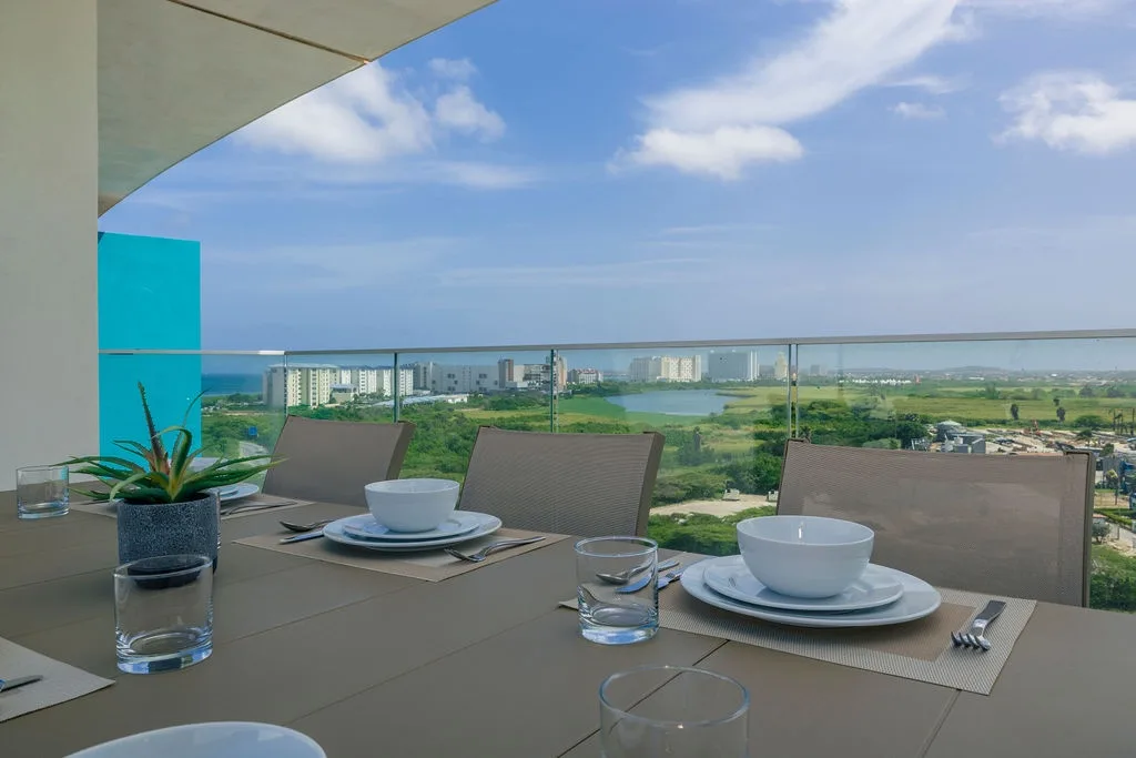 A360.E61- Elegant 3BR Suite with Private Terrace Near Eagle Beach