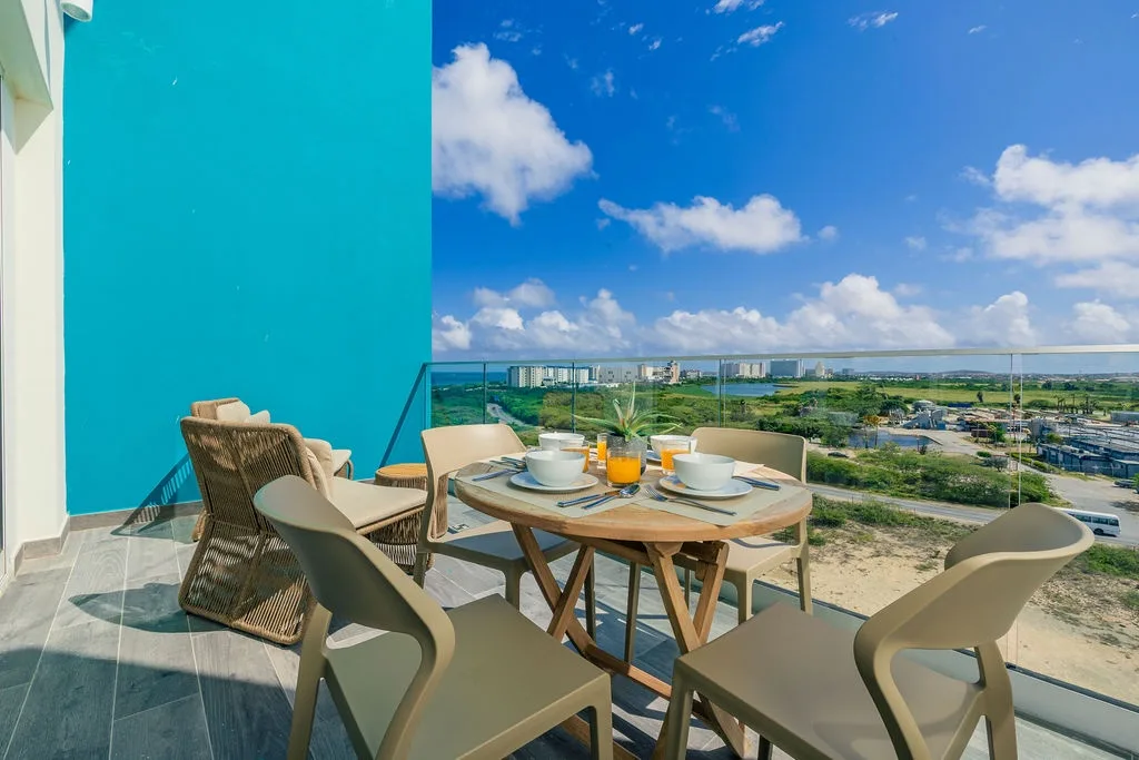 A360.E61- Elegant 3BR Suite with Private Terrace Near Eagle Beach