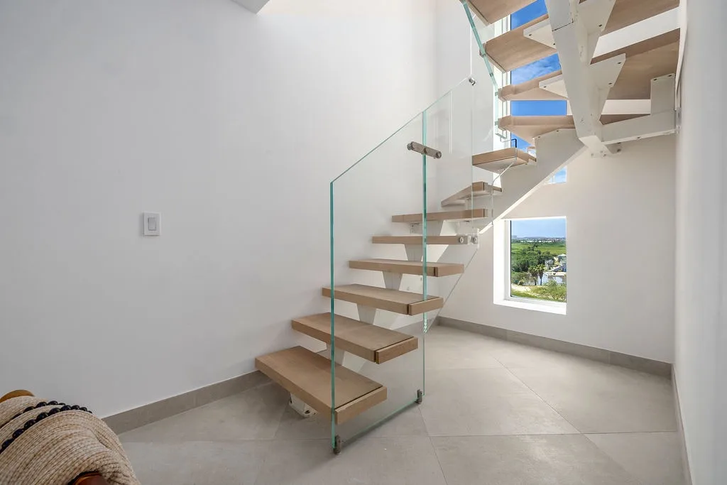 A360.E61- Elegant 3BR Suite with Private Terrace Near Eagle Beach