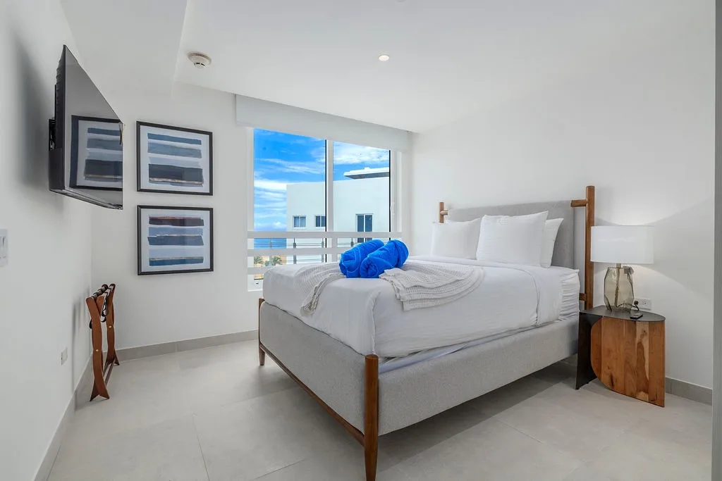 A360.E61- Elegant 3BR Suite with Private Terrace Near Eagle Beach