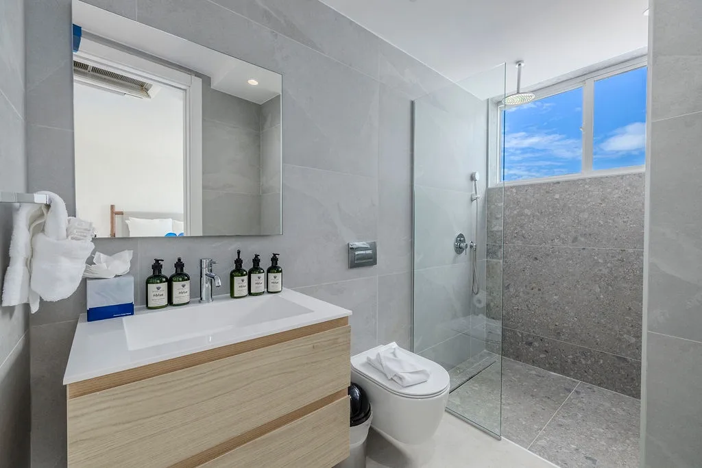 A360.E61- Elegant 3BR Suite with Private Terrace Near Eagle Beach