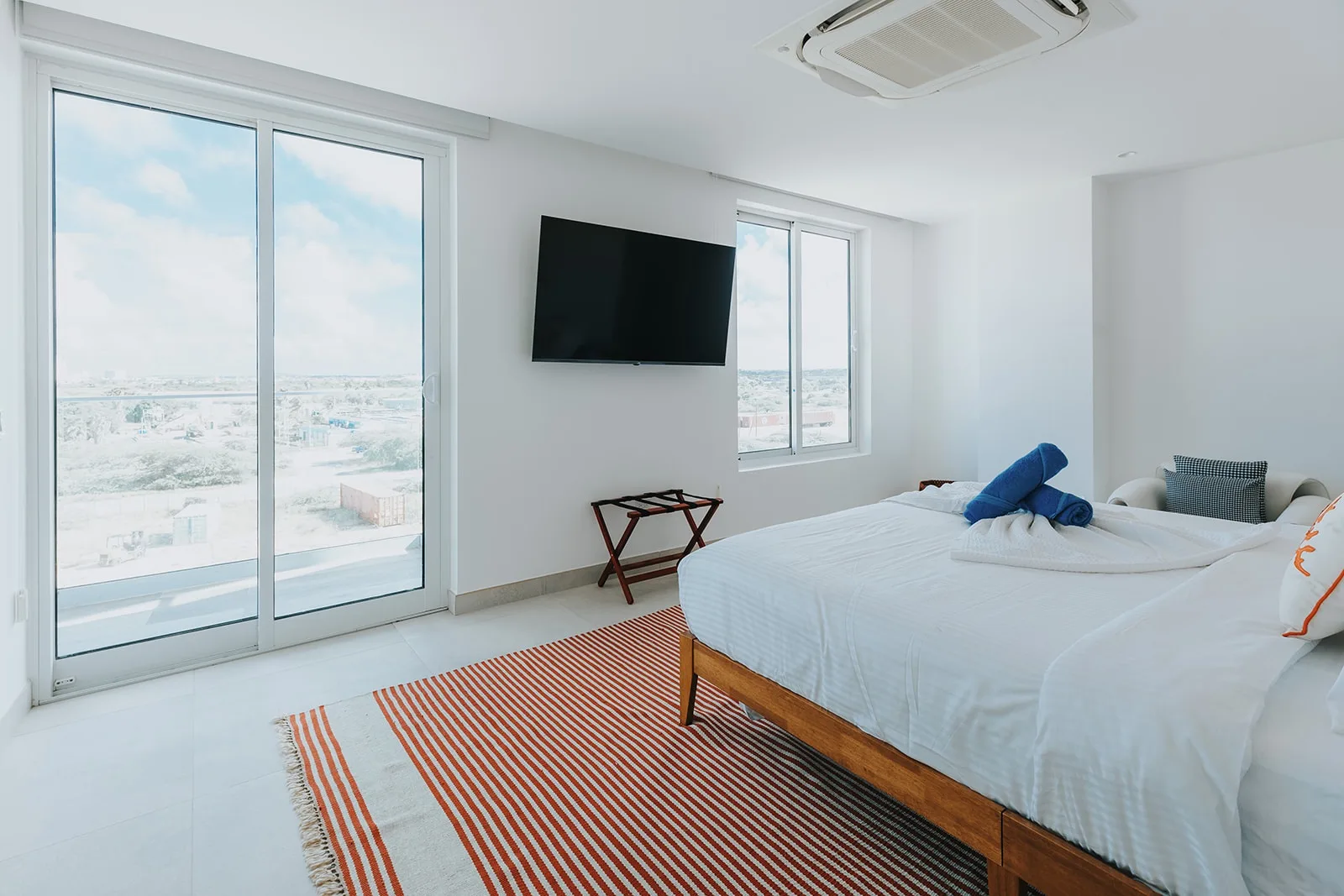 A360.E42 - Chic 3BR Escape Near the Sand, Best Location