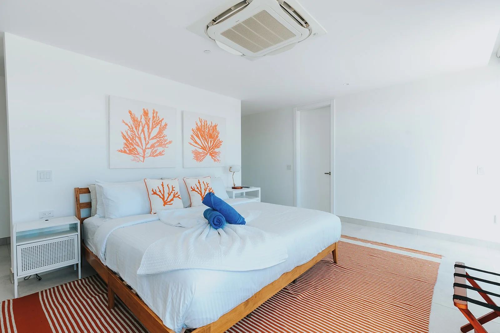 A360.E42 - Chic 3BR Escape Near the Sand, Best Location